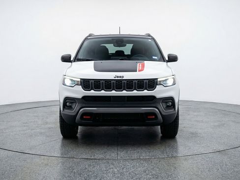 Used 2025 Jeep Compass Trailhawk image 2