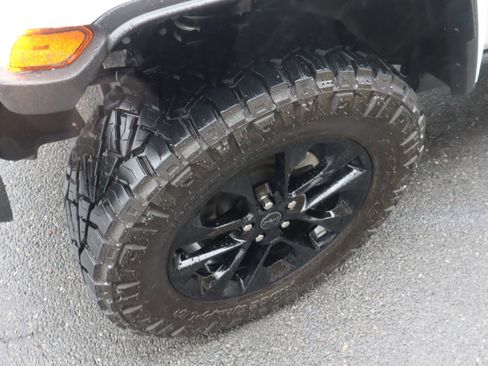 Used 2025 Jeep Gladiator Sport image 39