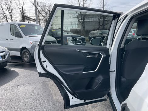 Used 2025 Toyota RAV4 XLE image 27