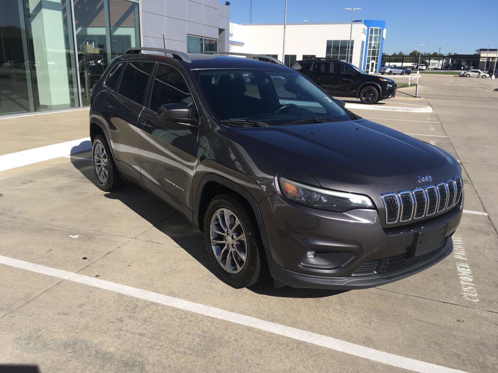 Used 2019 Jeep Cherokee Latitude Plus FWD image 4