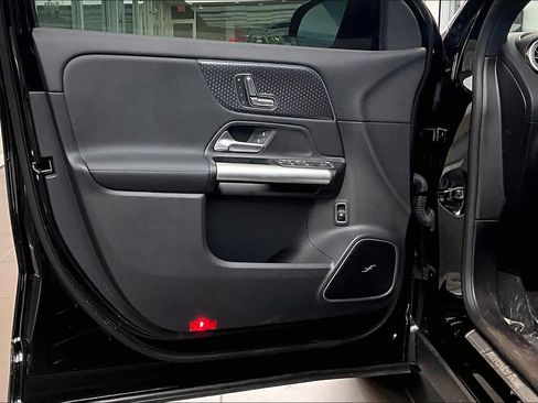 Used 2025 Mercedes-Benz GLA 250 image 21