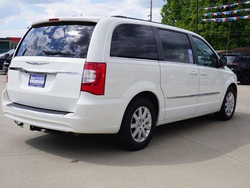 Used 2013 Chrysler Town & Country Touring FWD image 3