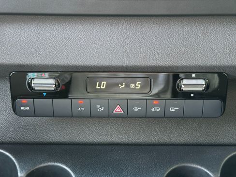 Used 2022 Mercedes-Benz Sprinter 2500 image 28