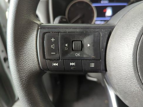 Used 2024 Nissan Rogue SV FWD image 27