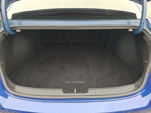 Used 2022 Hyundai Elantra Limited FWD image 30