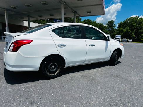 Used 2018 Nissan Versa SV FWD image 4