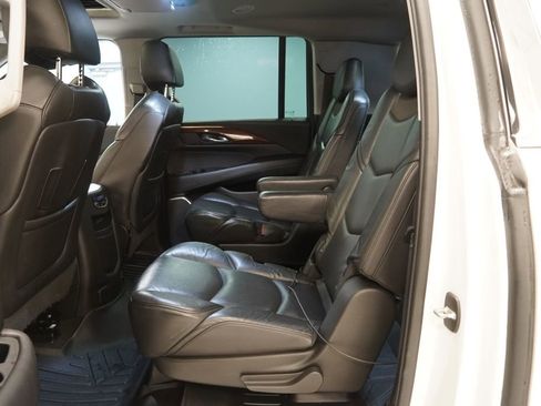 Used 2019 Cadillac Escalade ESV Luxury image 30