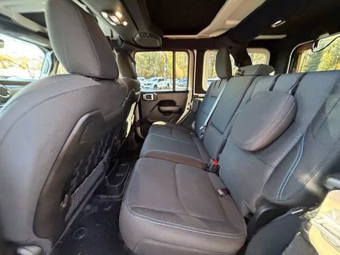 Used 2022 Jeep Wrangler Rubicon w/ Cold Weather Group image 16