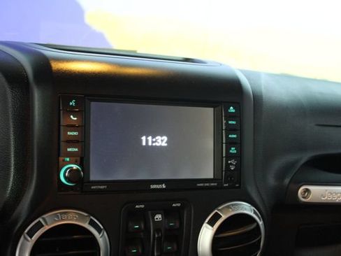 Used 2016 Jeep Wrangler Unlimited Rubicon w/ Dual Top Group AWD/4WD image 16