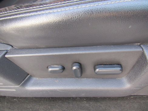 Used 2012 Ford F150 Lariat w/ Lariat Chrome Pkg image 30