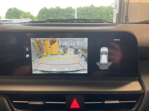 Certified 2025 Kia Seltos EX w/ EX Sunroof Package AWD/4WD image 17