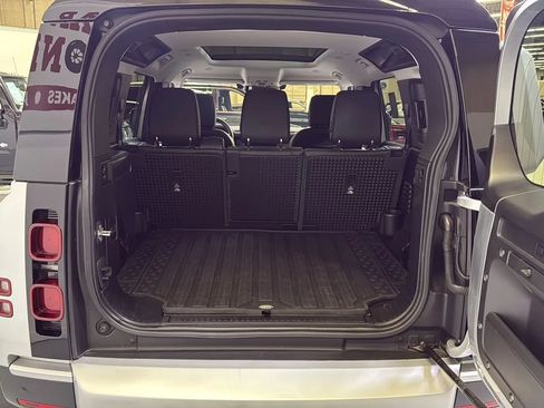 Used 2020 Land Rover Defender 110 First Edition image 25