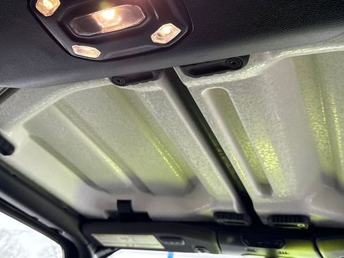 Used 2020 Jeep Gladiator Overland image 11