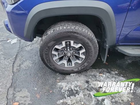 Used 2022 Toyota Tacoma TRD Off-Road w/ Technology Package image 18