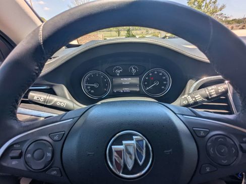 Used 2020 Buick Enclave Essence FWD image 34
