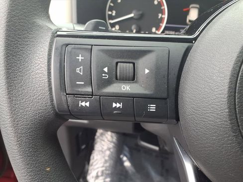 Used 2023 Nissan Rogue SV image 33