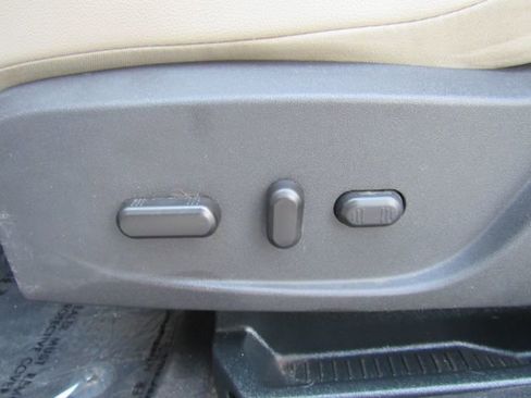 Used 2017 Ford C-MAX Titanium w/ Equipment Group 301A image 15