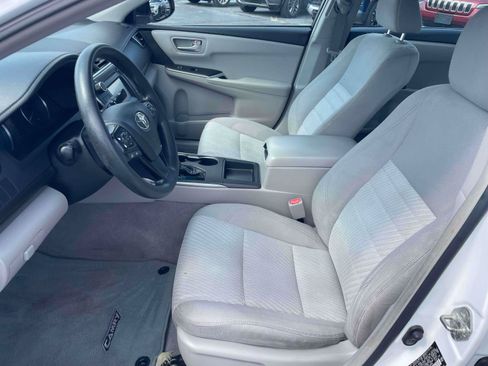 Used 2017 Toyota Camry LE FWD image 14