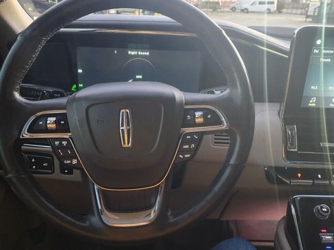 Used 2019 Lincoln Navigator Reserve image 39