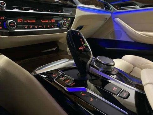 Used 2020 BMW 530i w/ Convenience Package image 56