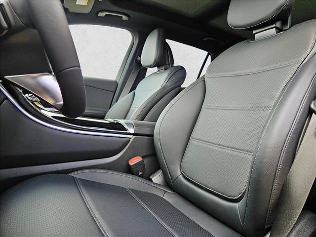 Used 2026 Mercedes-Benz GLC 300 image 4