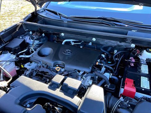 Used 2022 Toyota RAV4 XLE image 35