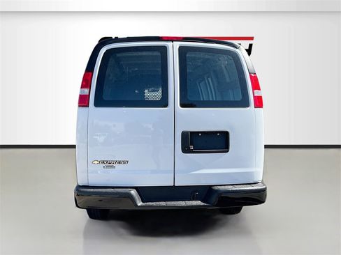 Used 2022 Chevrolet Express 2500 w/ Driver Convenience Package image 6