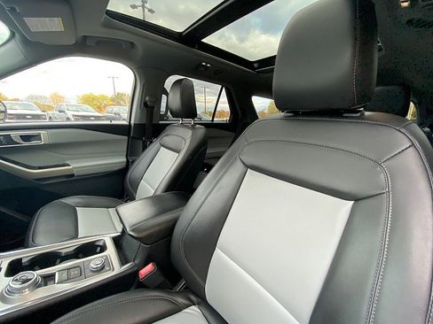 Certified 2022 Ford Explorer XLT w/ Equipment Group 202A image 28