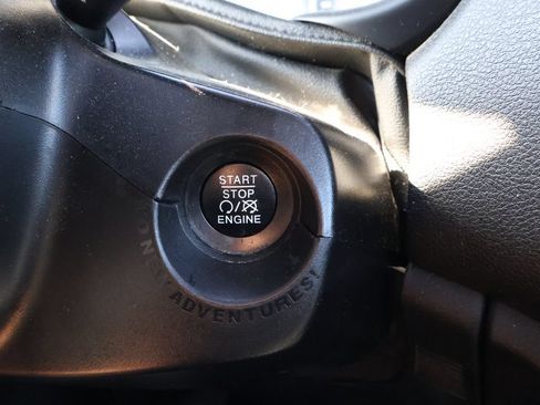 Used 2019 Jeep Renegade Limited w/ LED Lighting Group AWD/4WD image 31