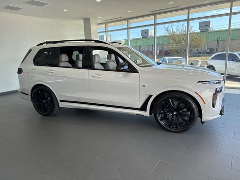 New 2026 BMW X7 M60i image 1