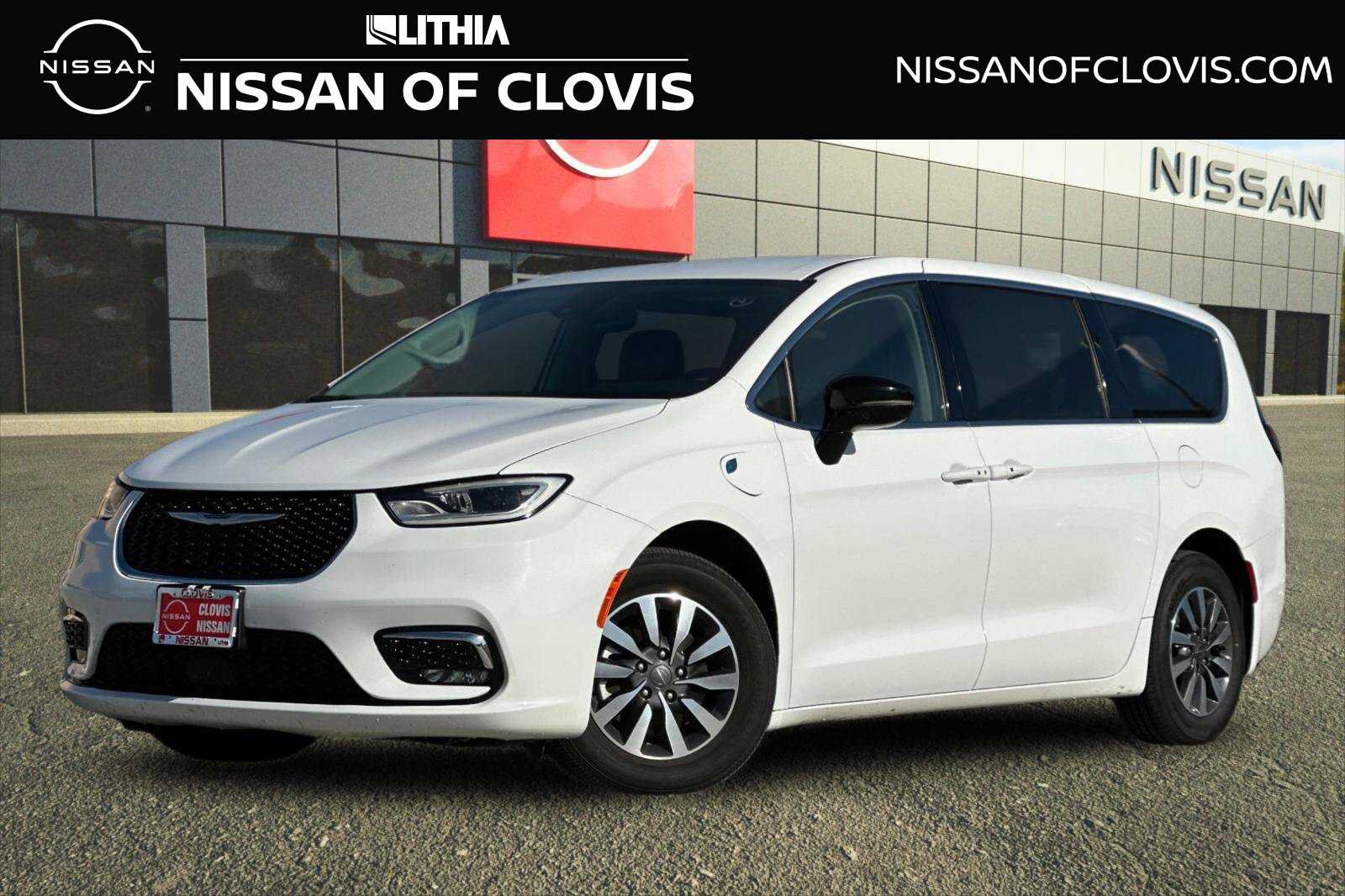 Used 2024 Chrysler Pacifica Limited FWD image 1