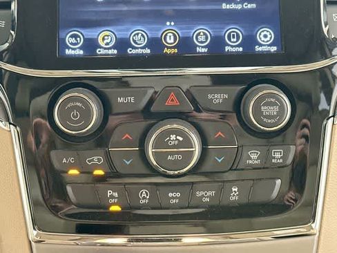 Used 2020 Jeep Grand Cherokee Limited AWD/4WD image 17