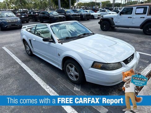 Used 2004 Ford Mustang Convertible RWD image 3