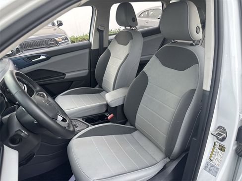 Used 2022 Volkswagen Taos SE image 13