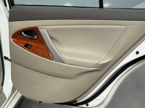 Used 2011 Toyota Camry XLE image 35