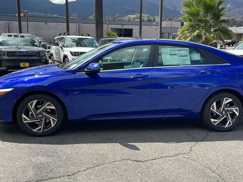 New 2025 Hyundai Elantra Limited image 12