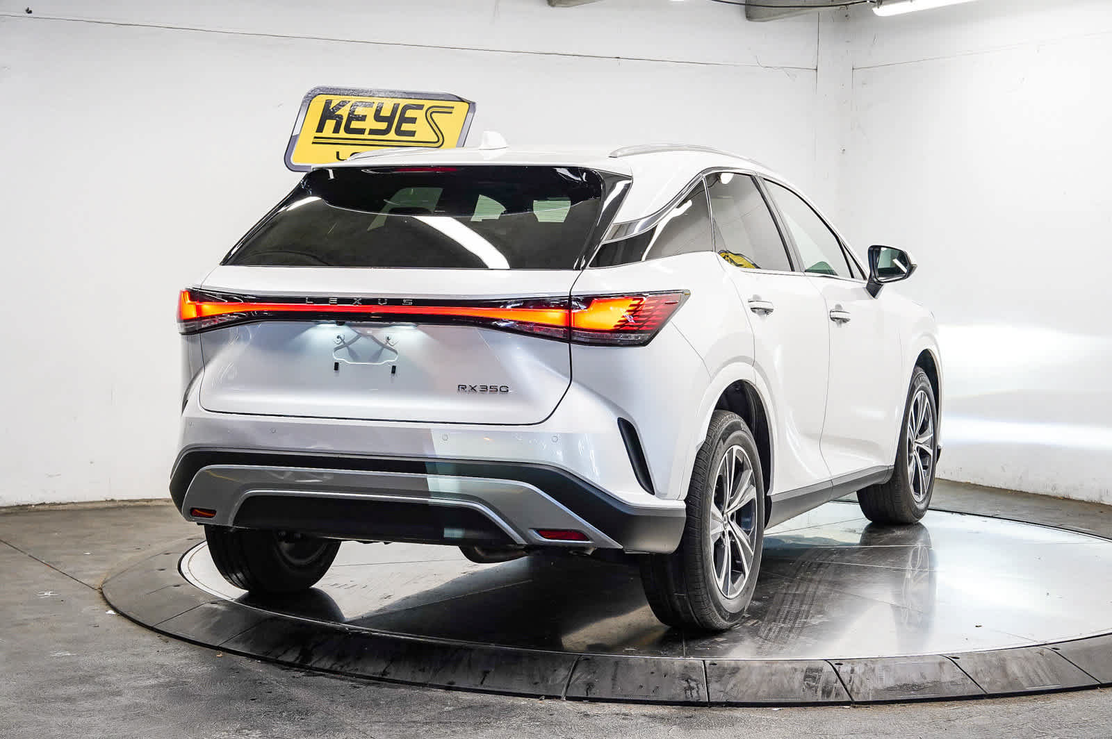 Used 2024 Lexus RX 350 FWD w/ Technology Package image 4