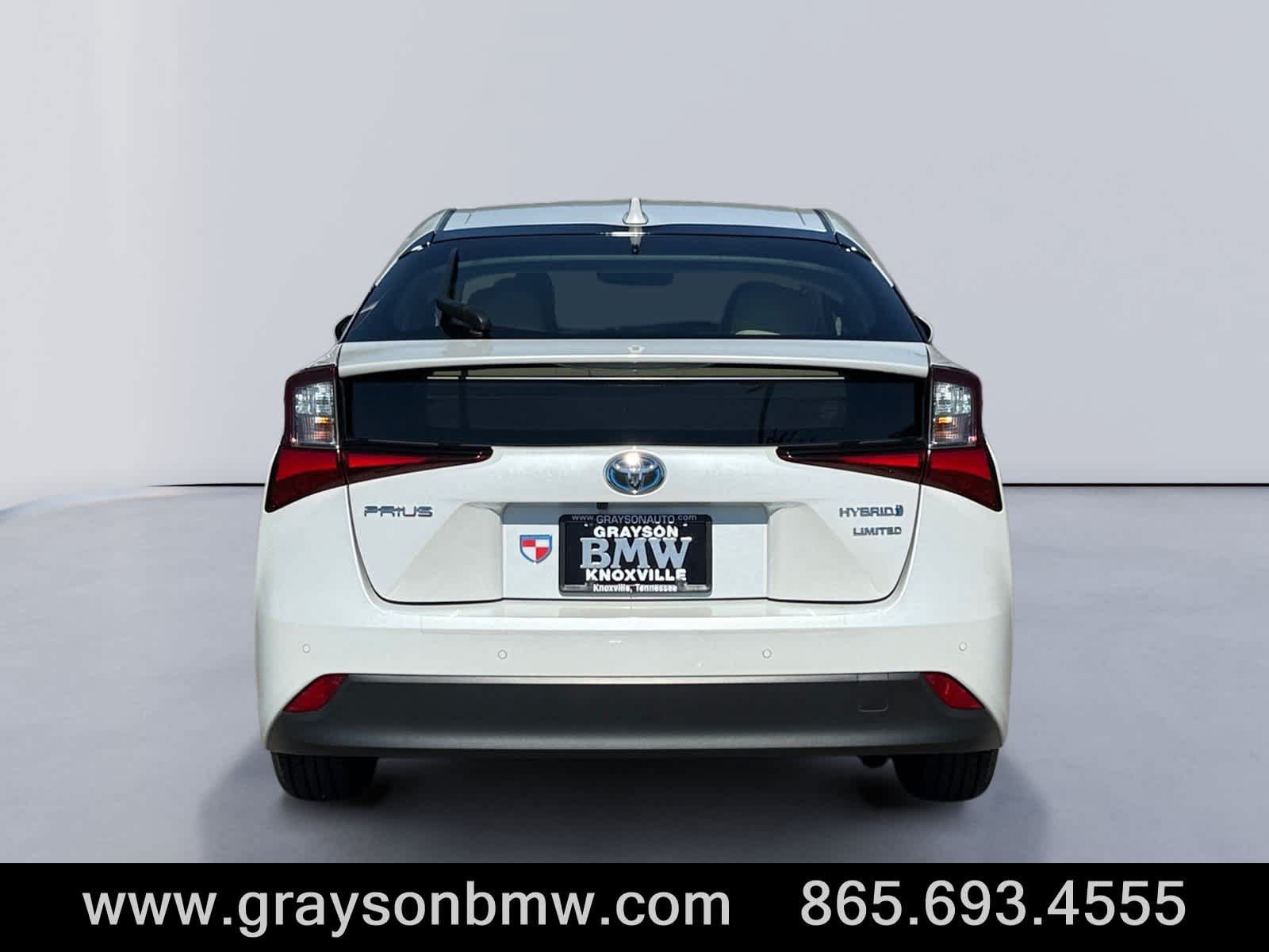 Used 2022 Toyota Prius Limited w/ Premium Convenience Package FWD image 4