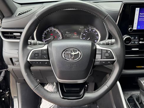 Used 2023 Toyota Highlander XSE FWD image 39