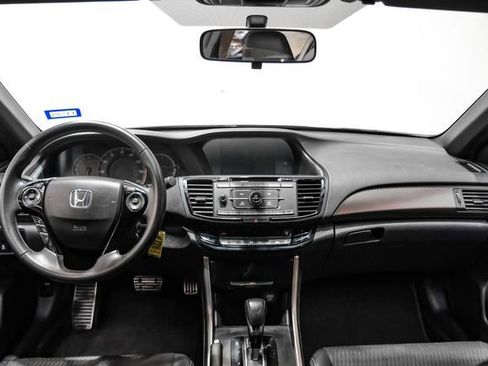 Used 2017 Honda Accord Sport image 18
