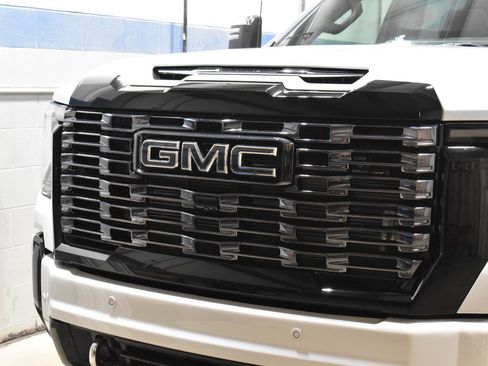Used 2026 GMC Sierra 3500 Denali Ultimate AWD/4WD image 34