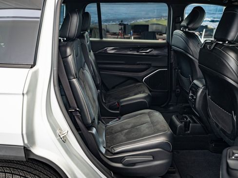 Used 2021 Jeep Grand Cherokee L Laredo image 36