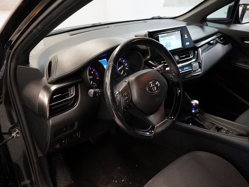 Used 2018 Toyota C-HR XLE image 6