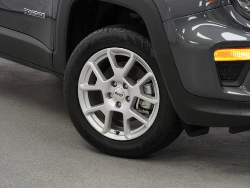 Used 2023 Jeep Renegade Latitude AWD/4WD image 4