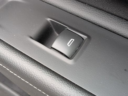 Used 2024 GMC Terrain SLT image 37