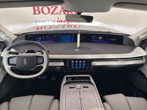 New 2025 Lincoln Navigator Reserve image 9