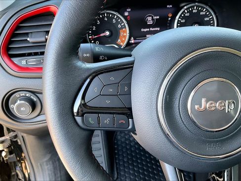 Used 2022 Jeep Renegade Trailhawk AWD/4WD image 23
