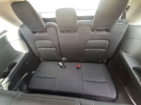Used 2025 Nissan Pathfinder SV FWD image 31