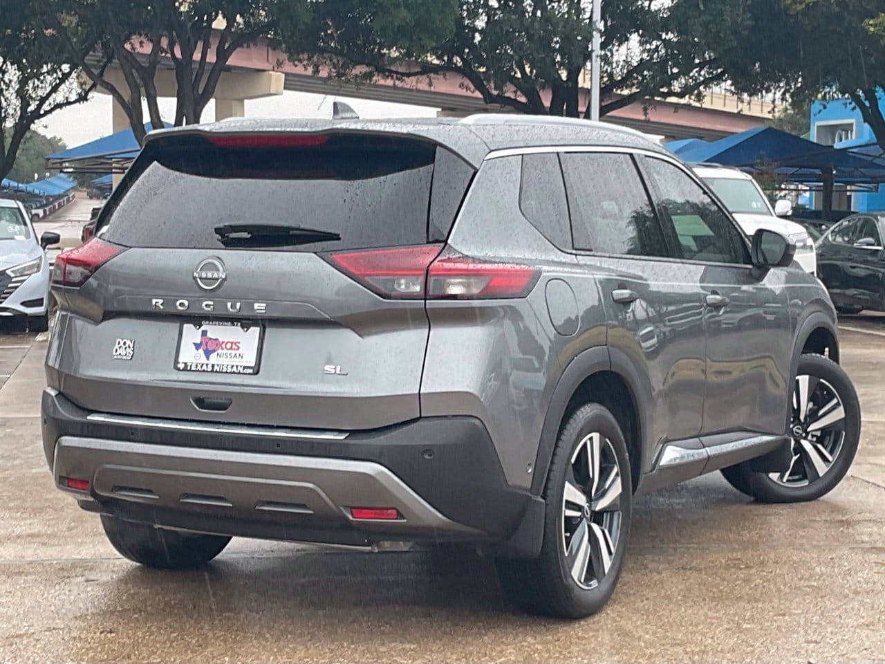 Used 2023 Nissan Rogue SL w/ SL Premium Package FWD image 4