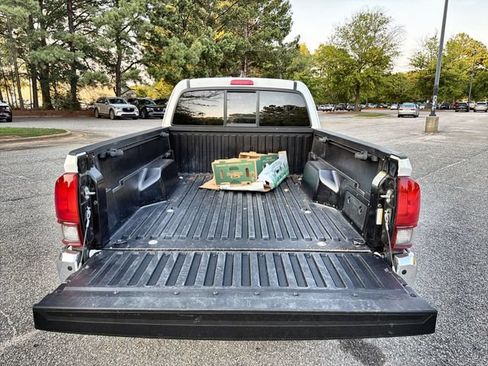 Used 2020 Toyota Tacoma SR5 RWD image 22